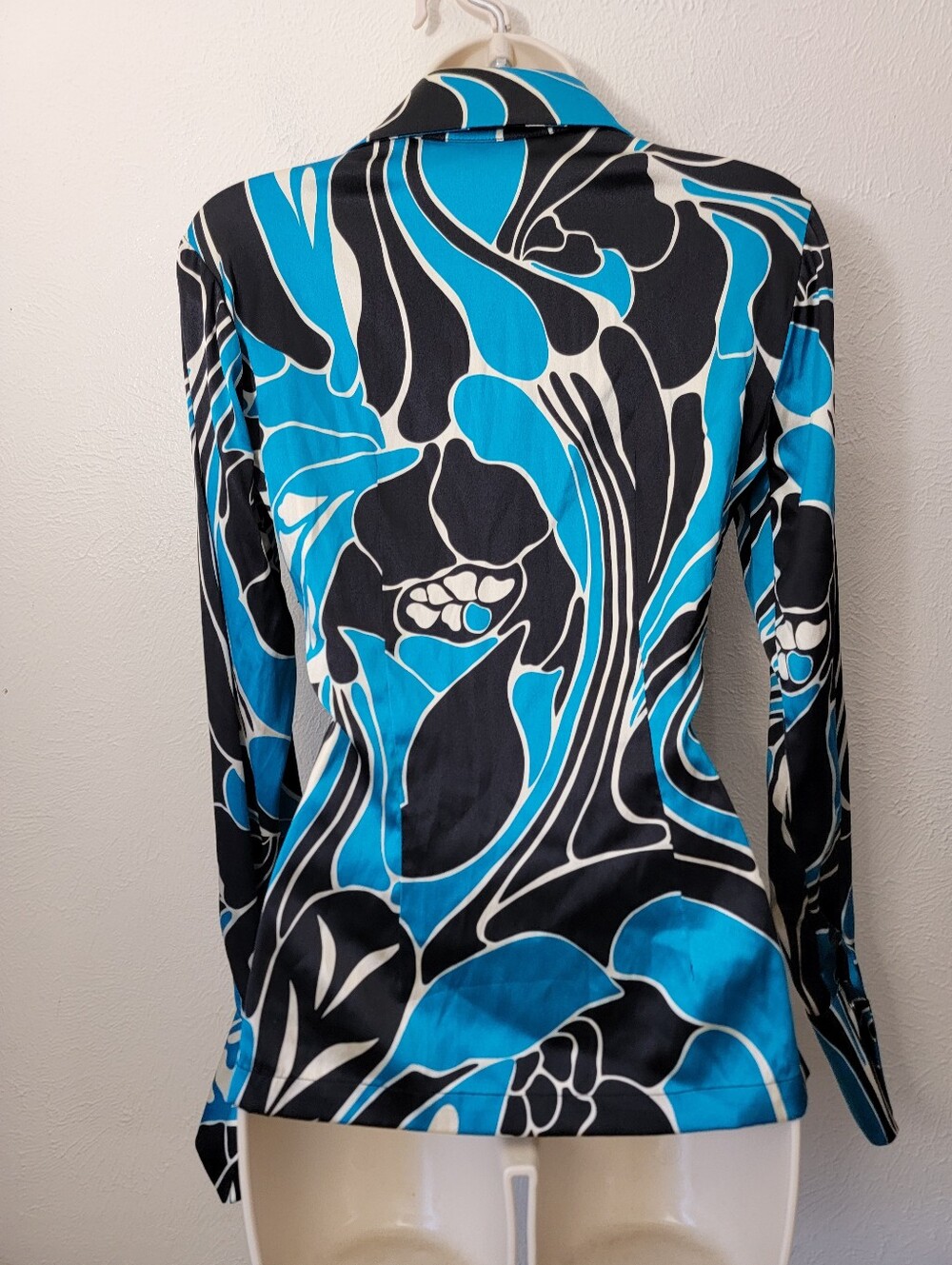 Cache Blue Black and White Twist-Front Long Sleeve Blouse - Picture 3 of 11